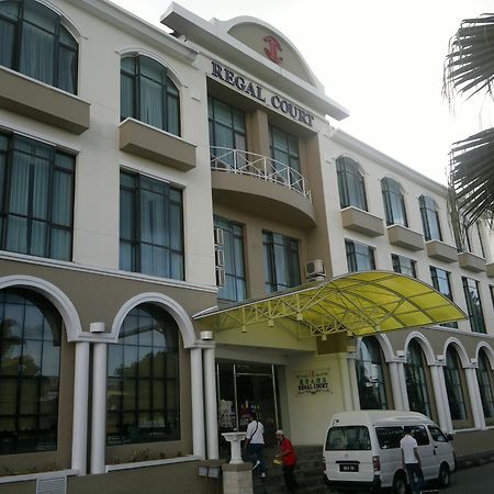 Regal Court Hotel Кучинг Экстерьер фото