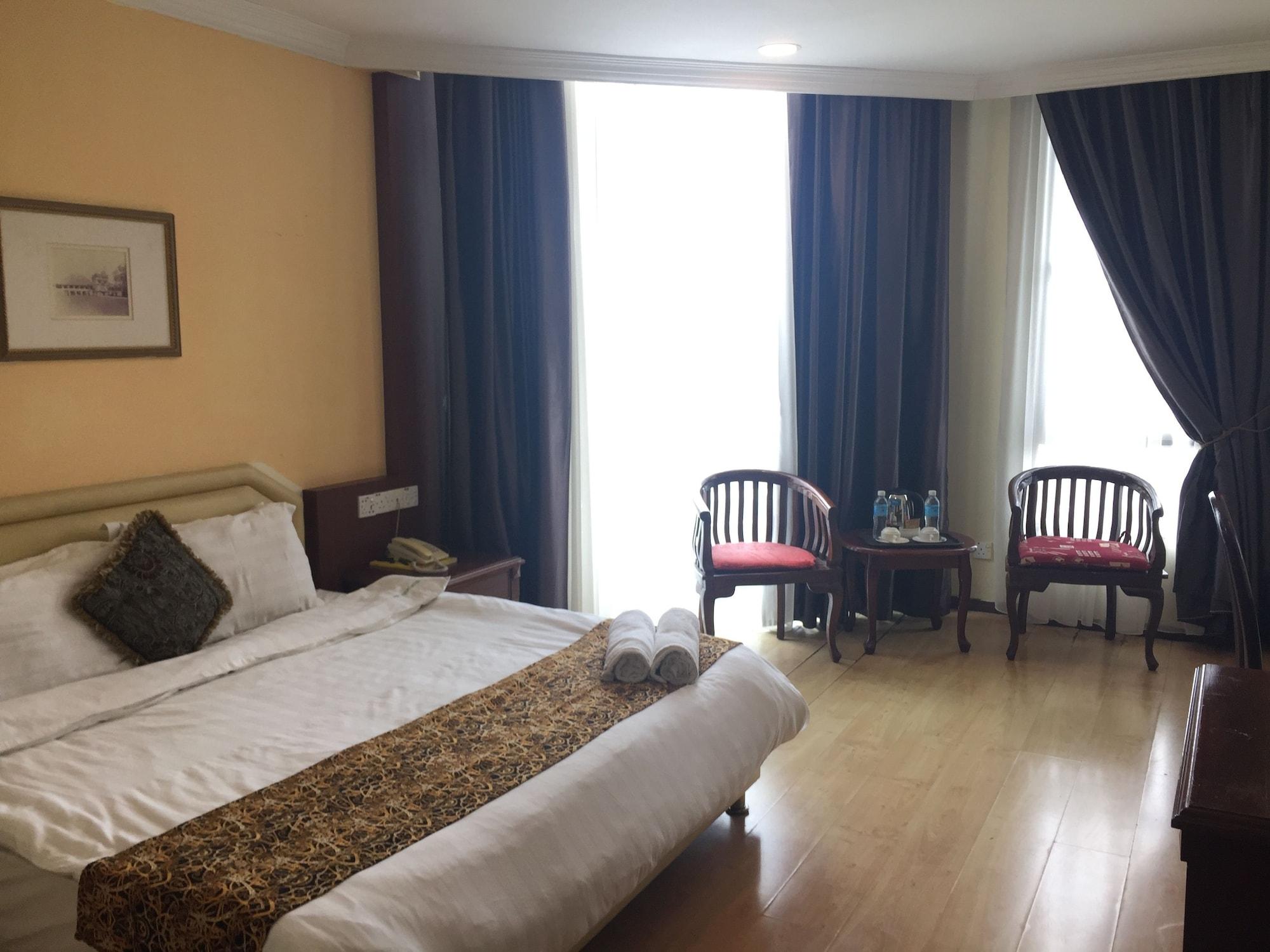 Regal Court Hotel Кучинг Экстерьер фото