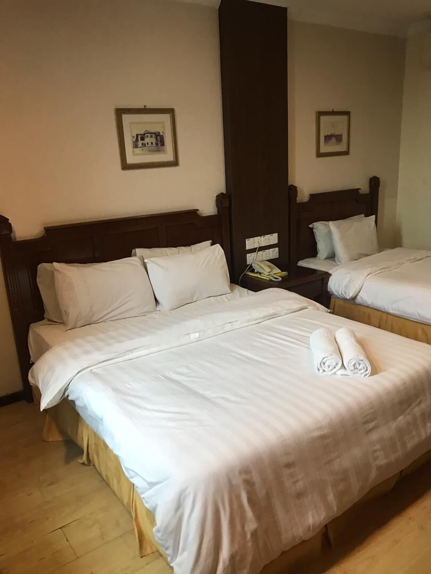 Regal Court Hotel Кучинг Экстерьер фото