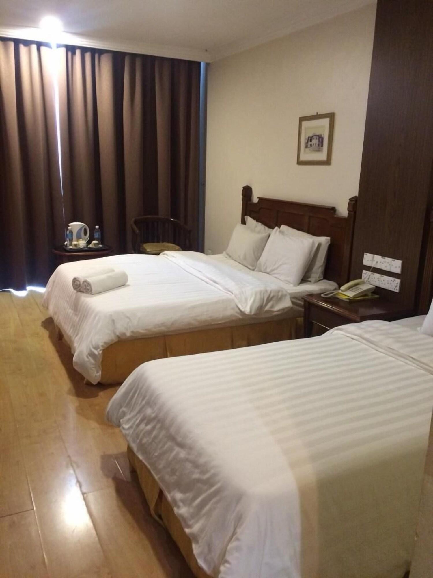 Regal Court Hotel Кучинг Экстерьер фото