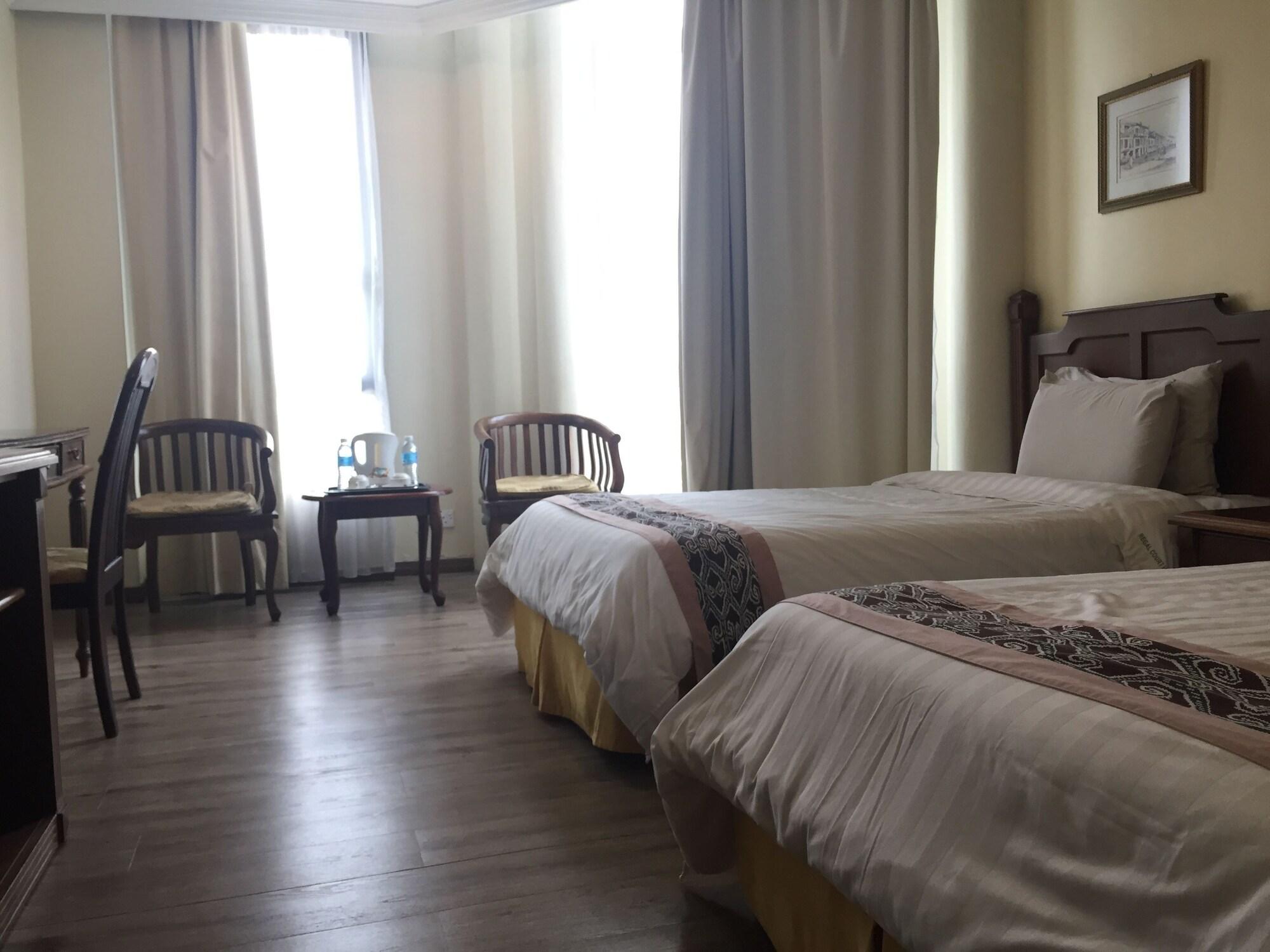 Regal Court Hotel Кучинг Экстерьер фото