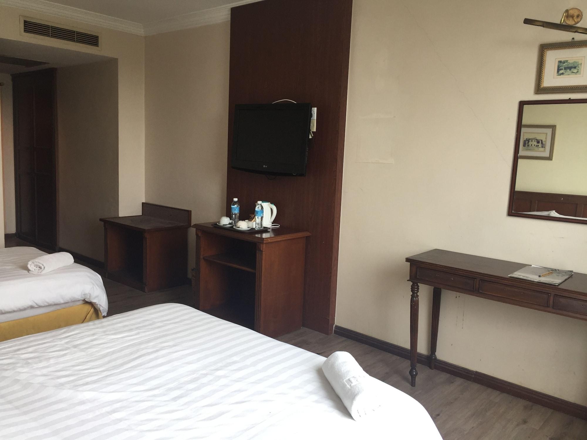 Regal Court Hotel Кучинг Экстерьер фото