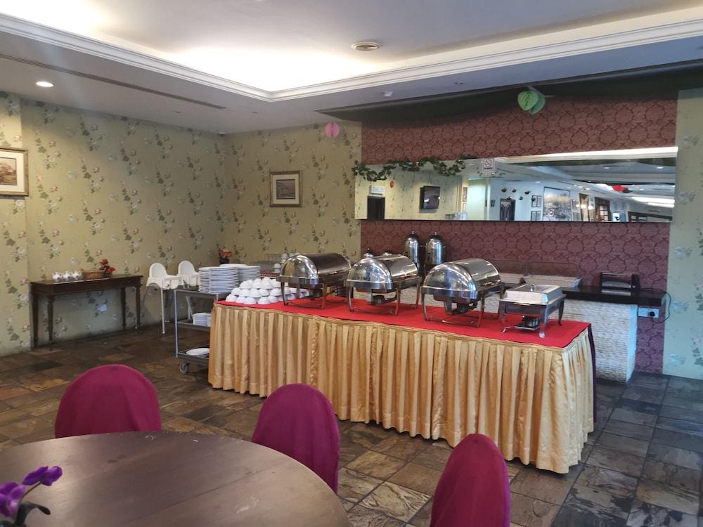 Regal Court Hotel Кучинг Экстерьер фото