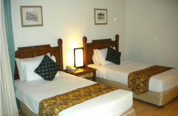 Regal Court Hotel Кучинг Номер фото