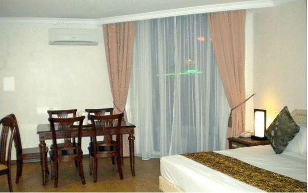 Regal Court Hotel Кучинг Номер фото