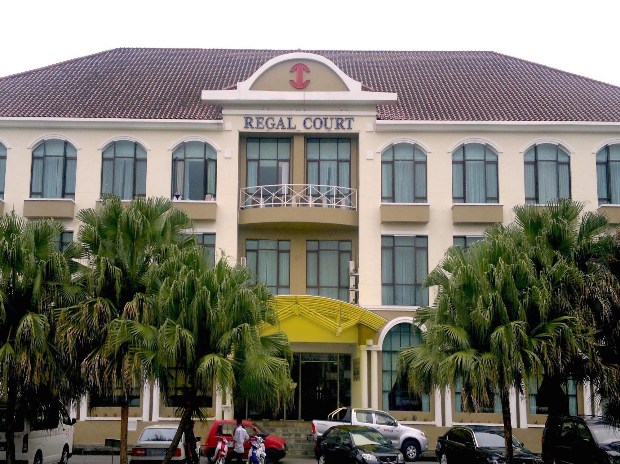 Regal Court Hotel Кучинг Экстерьер фото