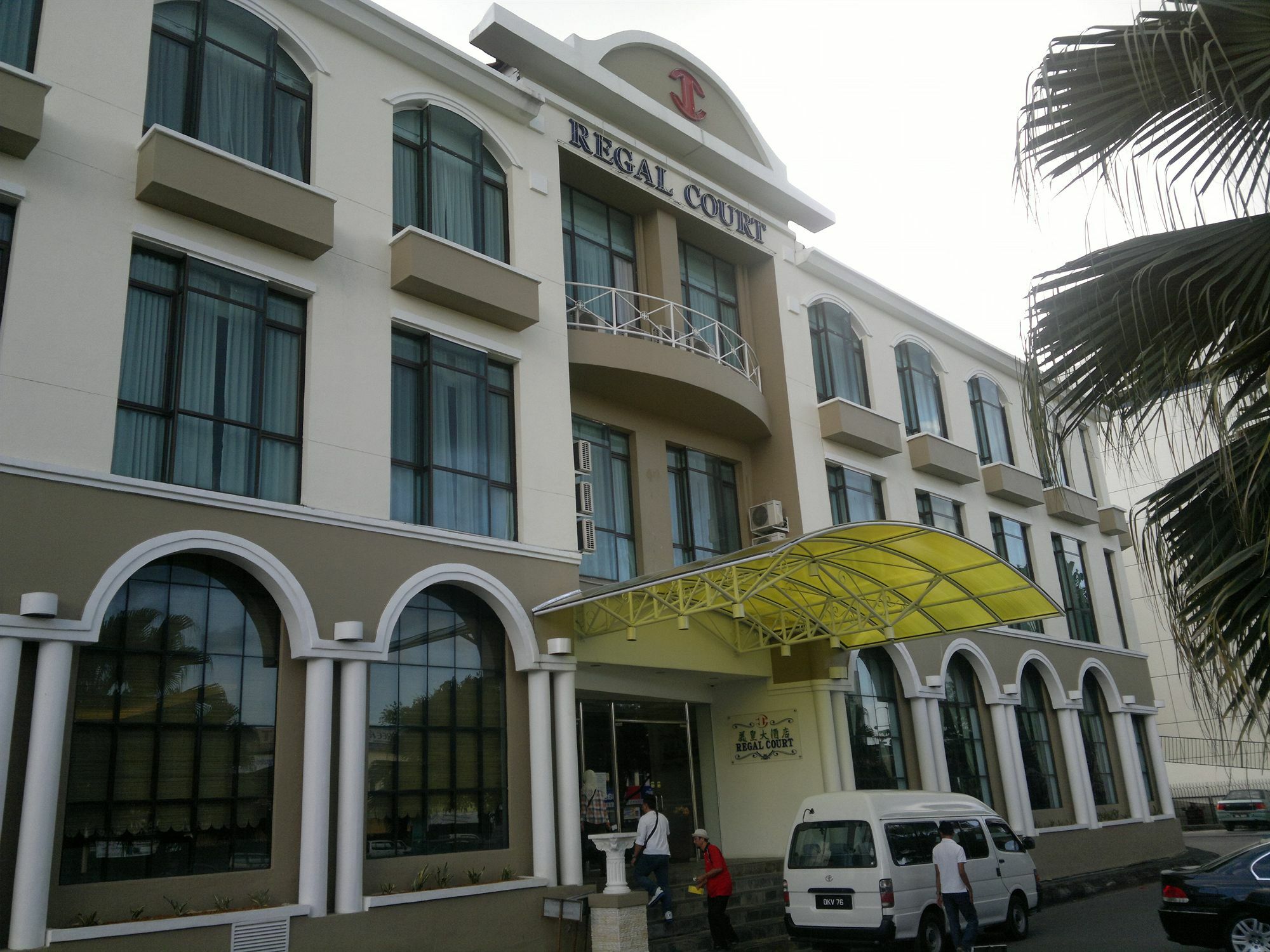 Regal Court Hotel Кучинг Экстерьер фото