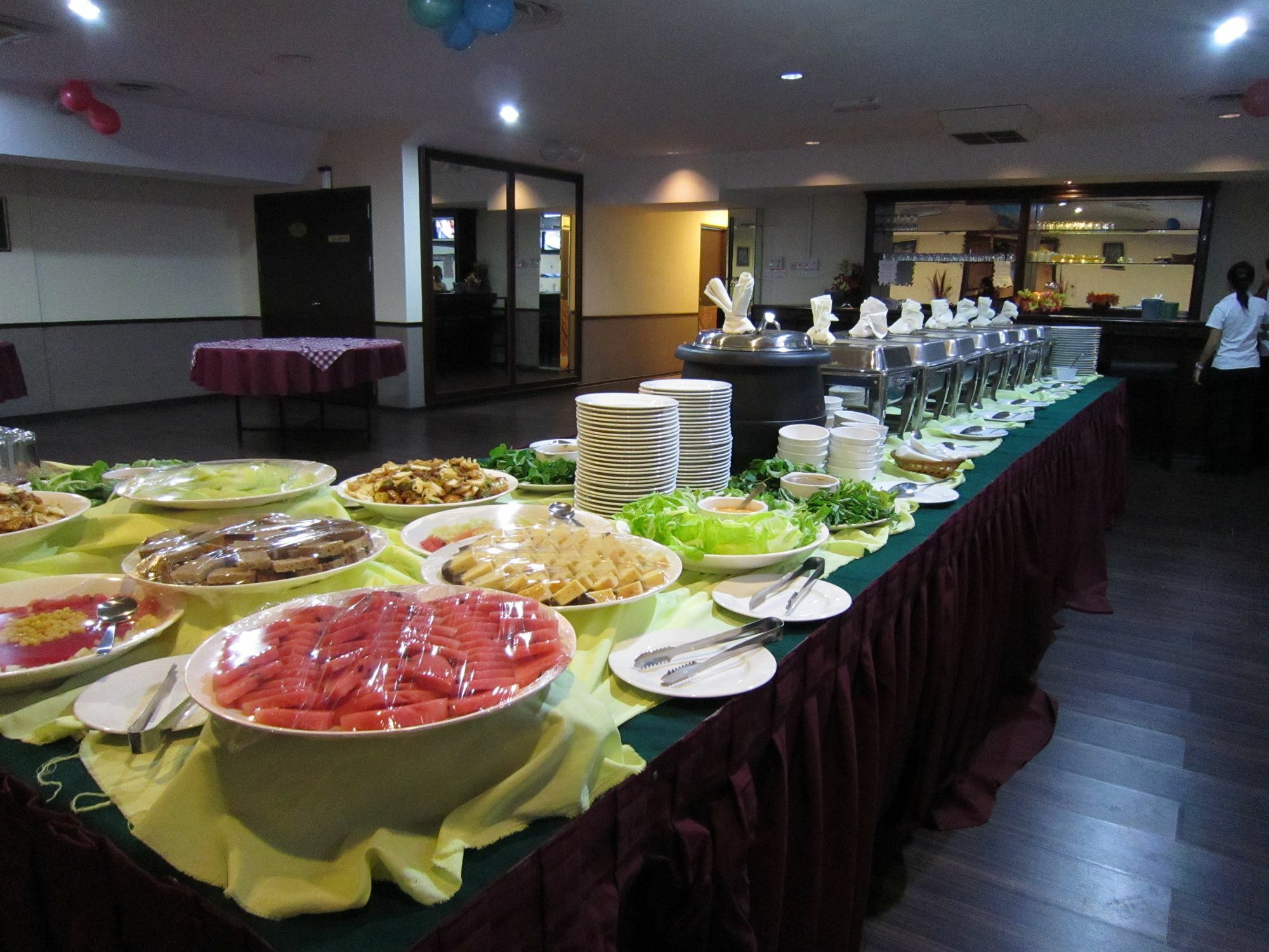 Regal Court Hotel Кучинг Экстерьер фото