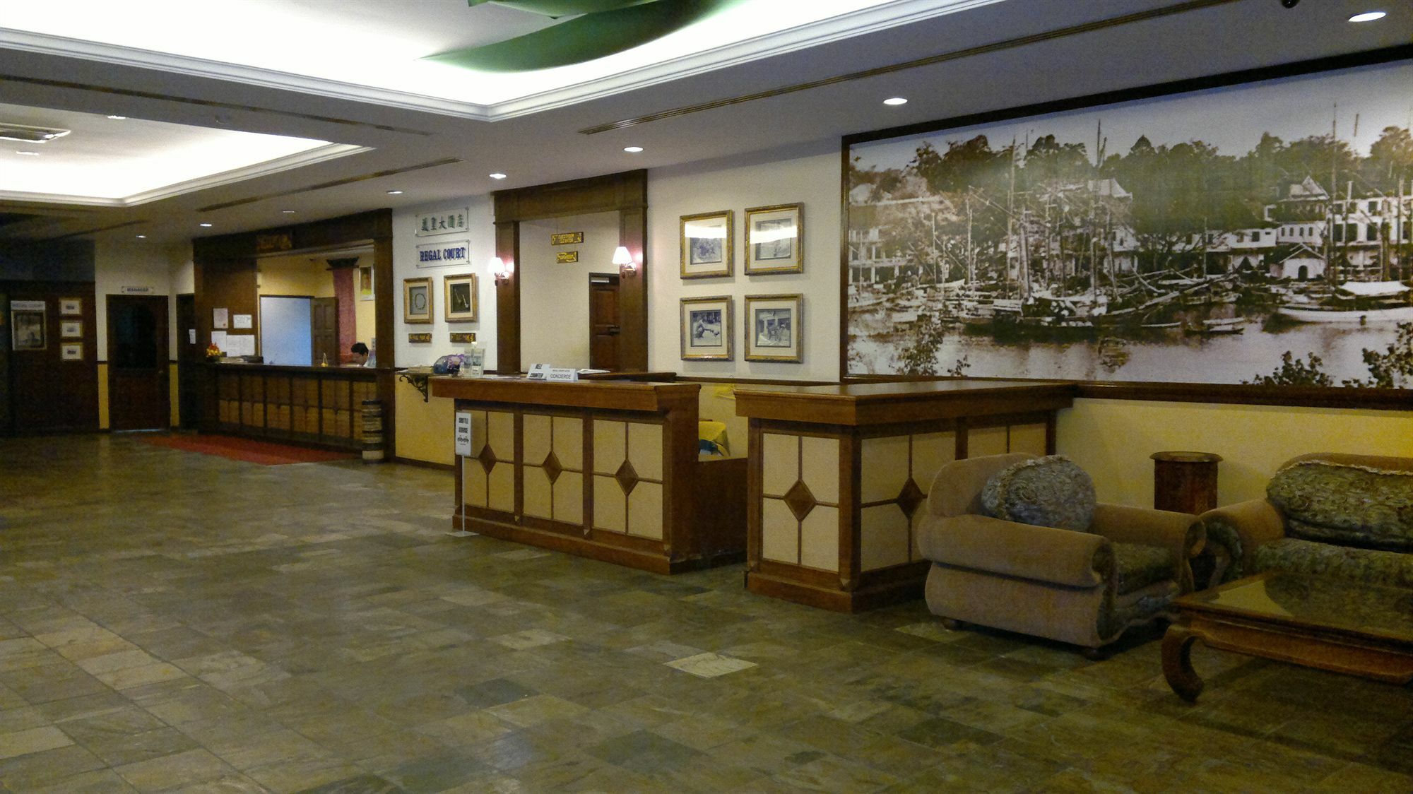 Regal Court Hotel Кучинг Экстерьер фото
