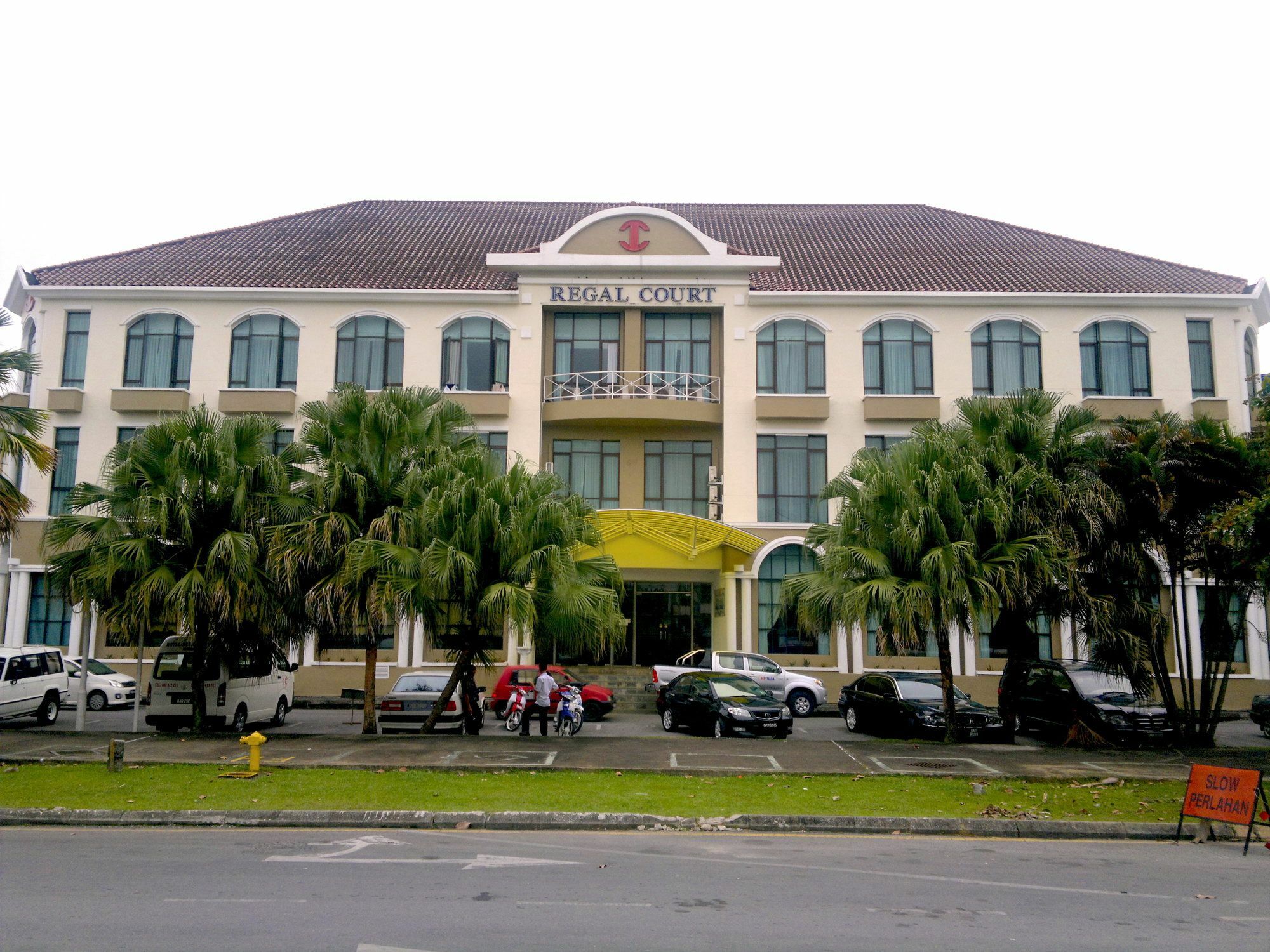 Regal Court Hotel Кучинг Экстерьер фото